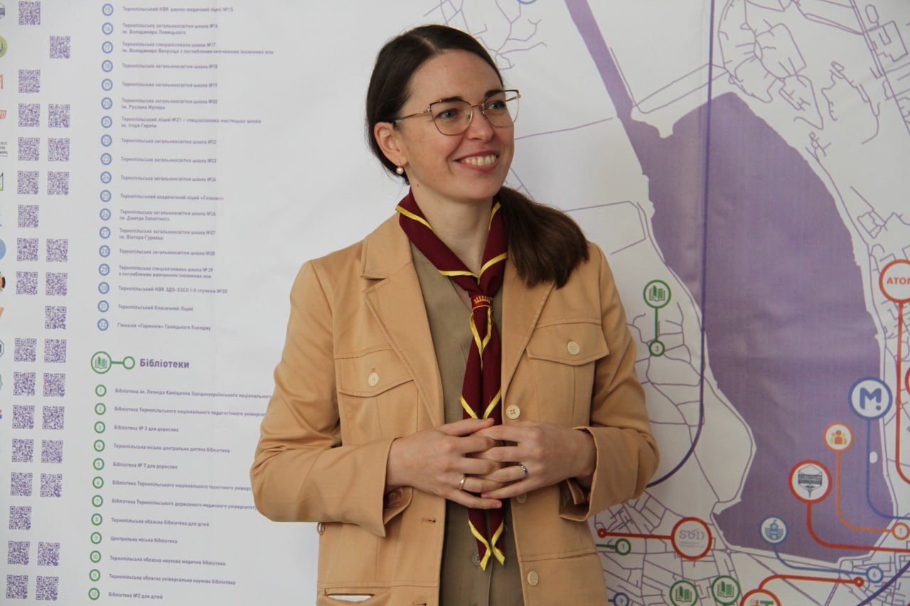 Stanychna plastova starshyna Olena Ostrovska